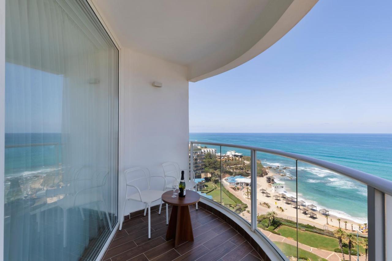 Ramada Resort Hadera Beach Exteriör bild