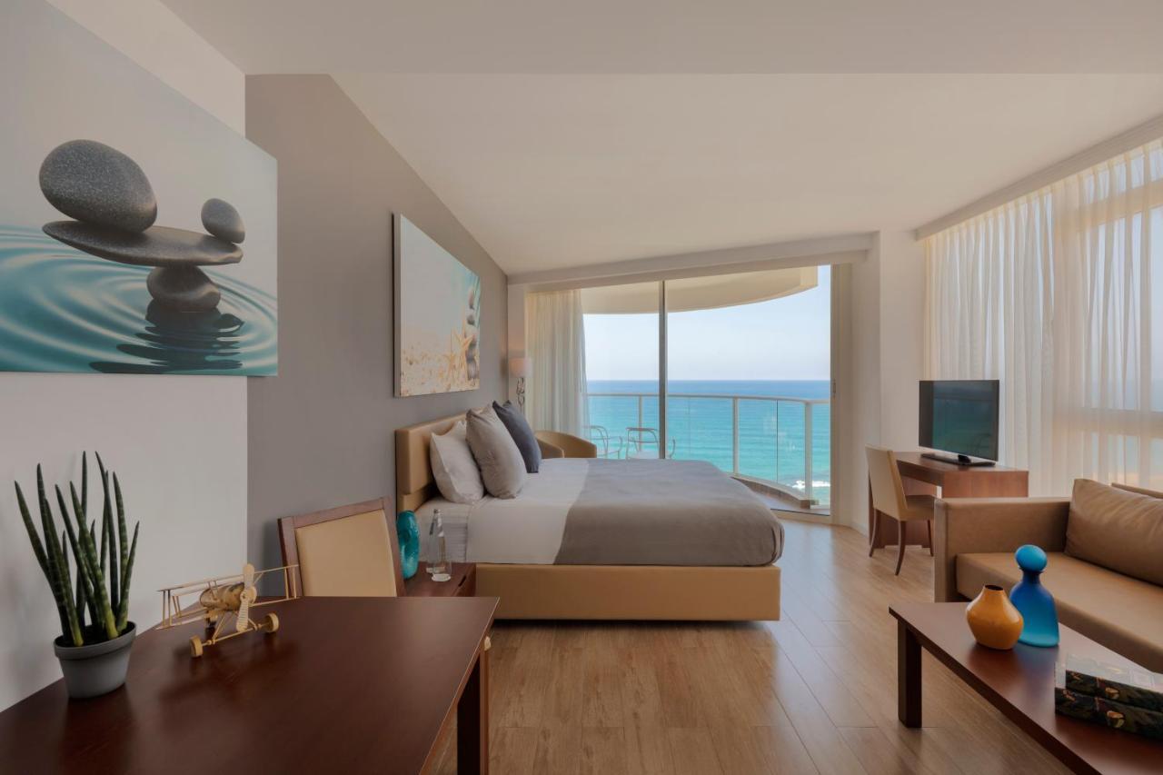 Ramada Resort Hadera Beach Exteriör bild