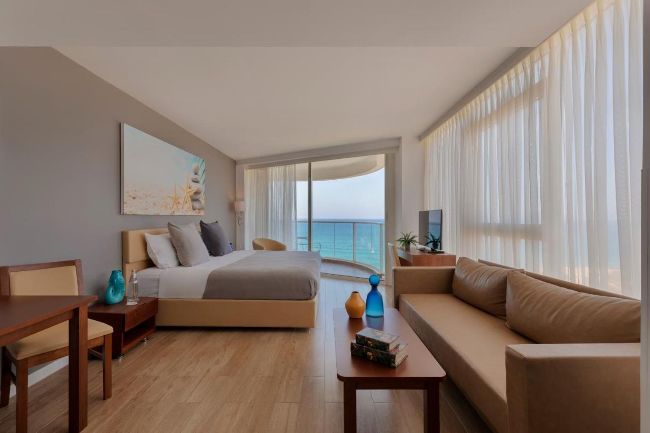 Ramada Resort Hadera Beach Exteriör bild