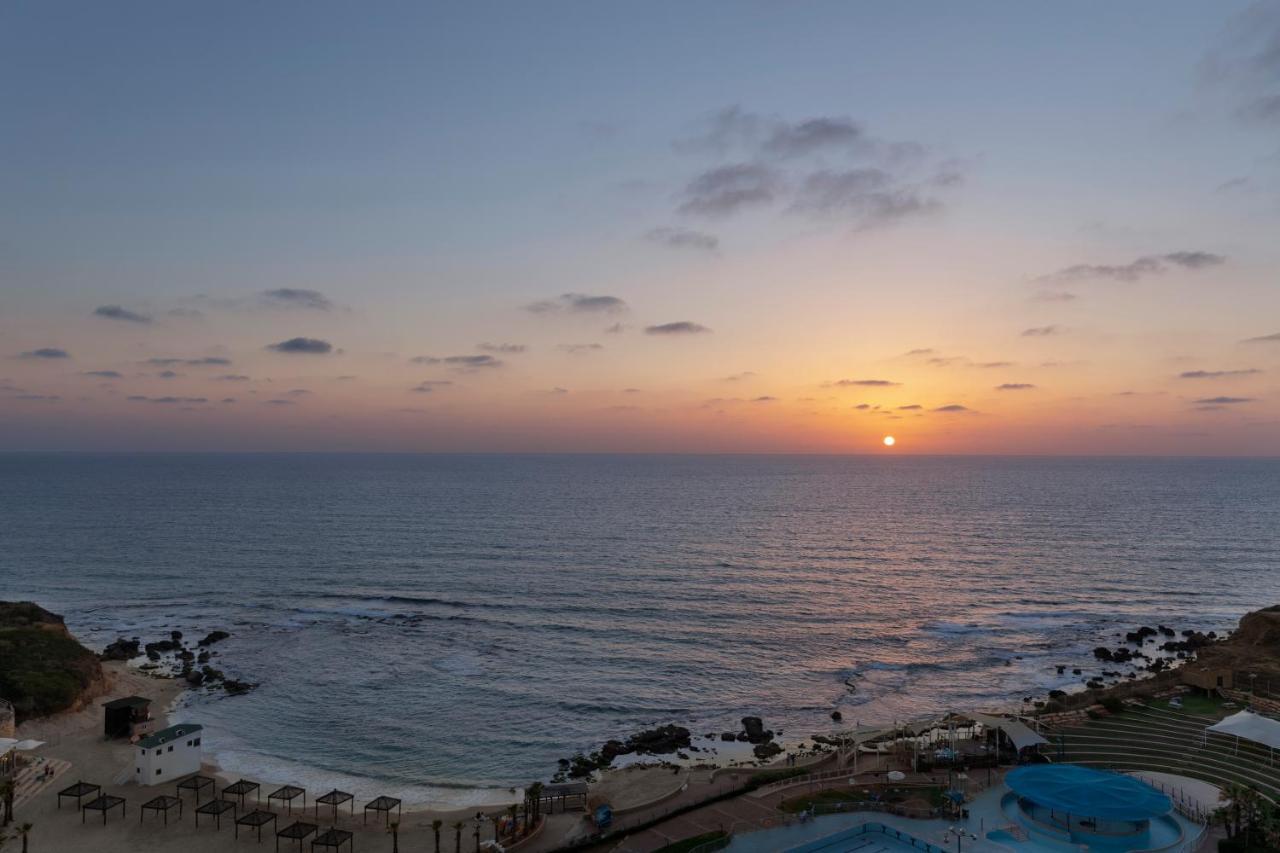Ramada Resort Hadera Beach Exteriör bild