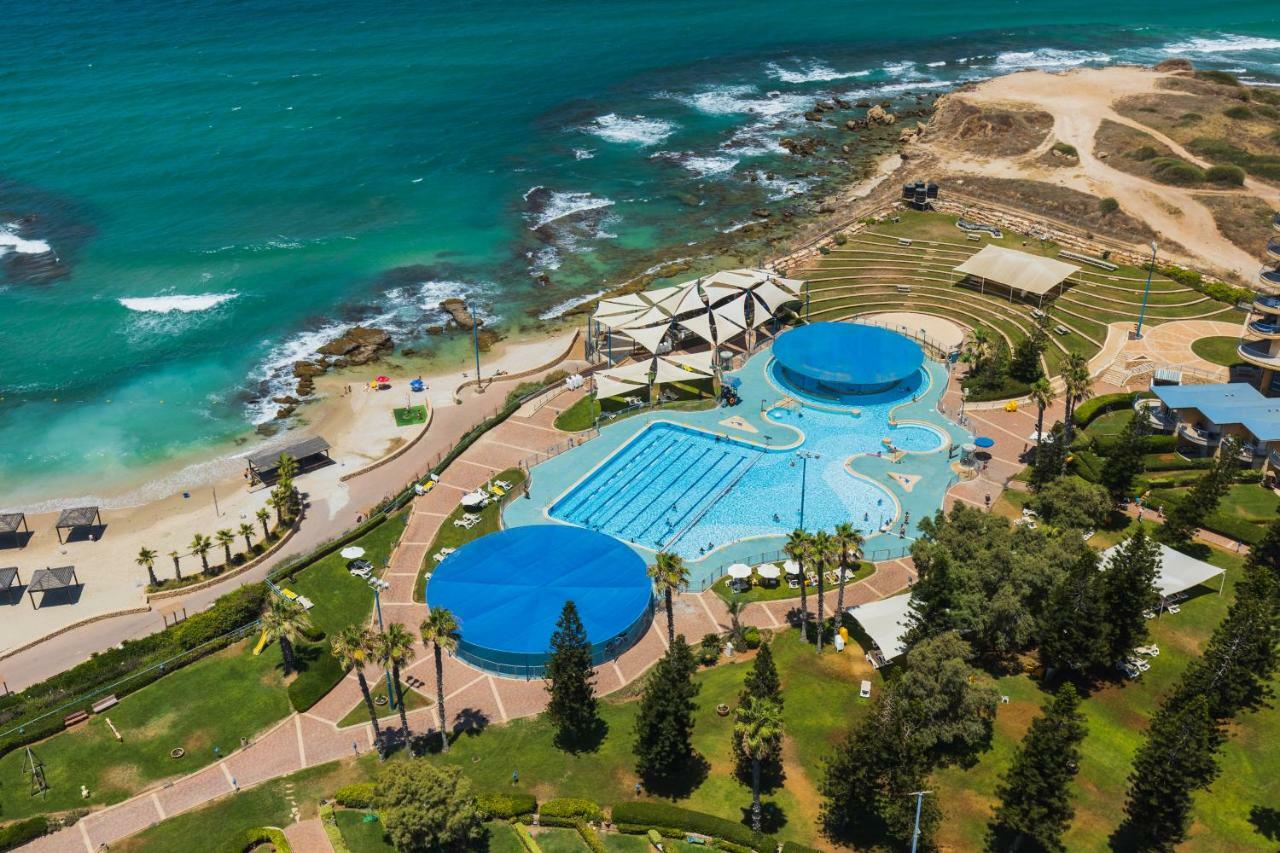 Ramada Resort Hadera Beach Exteriör bild