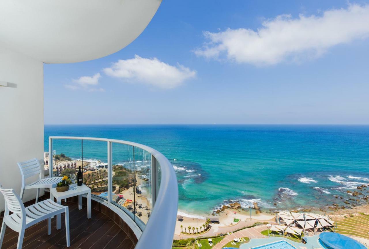 Ramada Resort Hadera Beach Exteriör bild