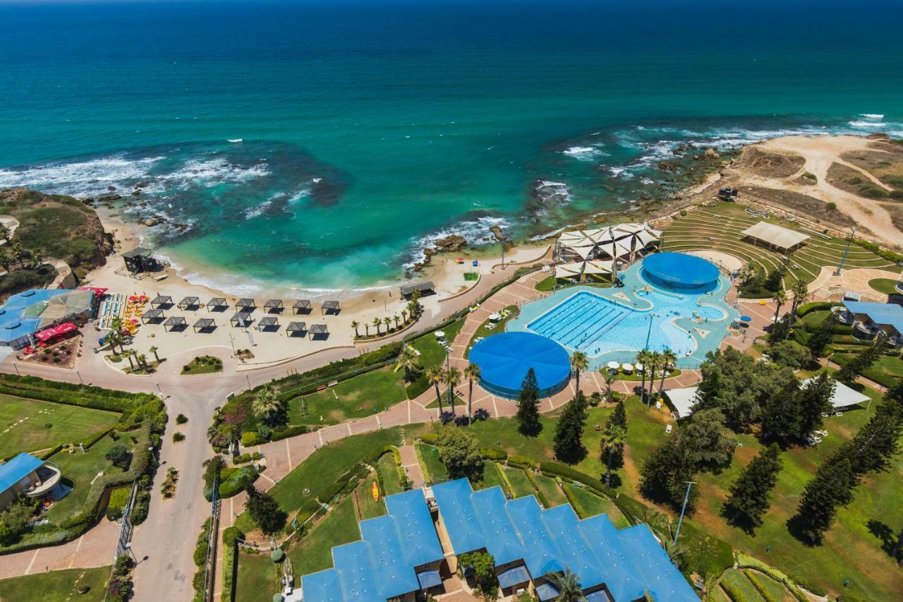 Ramada Resort Hadera Beach Exteriör bild